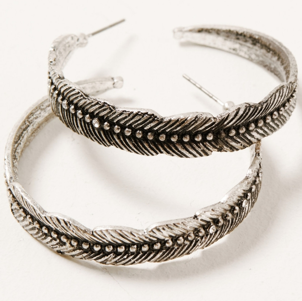 NWT'S - SHYANNE - Feathered Medium Silver Tone Loop Earrings - Darker Detail